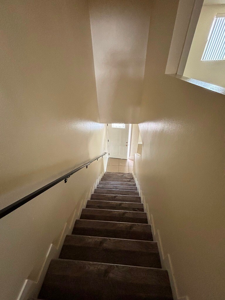 Building Photo - 7710 S Hoover St