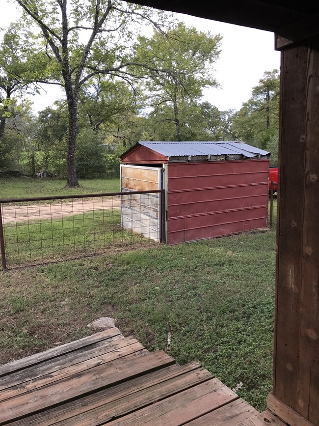 Building Photo - Huge Mobile home on approx. 1 acre of land