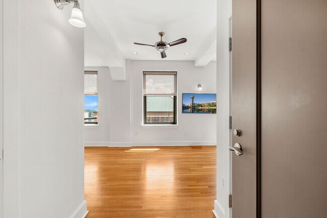 Building Photo - 531 S Gay St