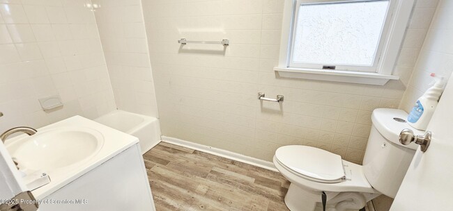 Building Photo - 510 N Bromley Ave
