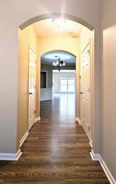 Building Photo - 300 Knelston Oak Dr NE