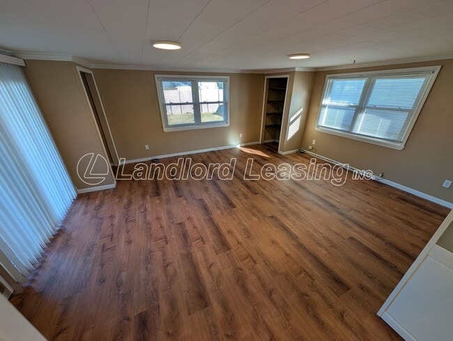 Building Photo - Beautiful 4-Bedroom Split-Level Home with ...