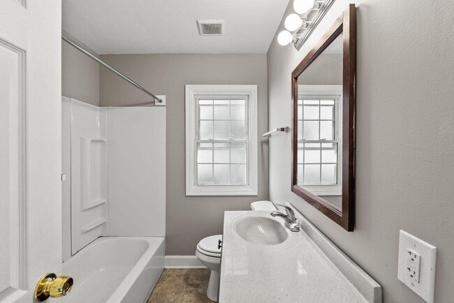 Building Photo - 154 Northwood Dr