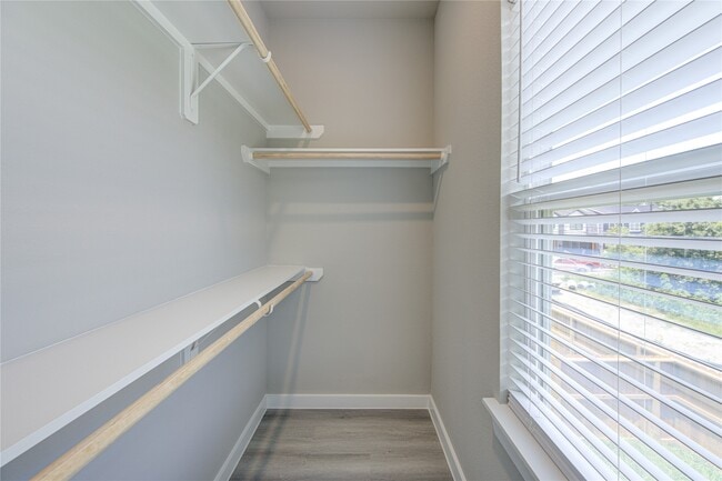 Building Photo - 8155 Tate St