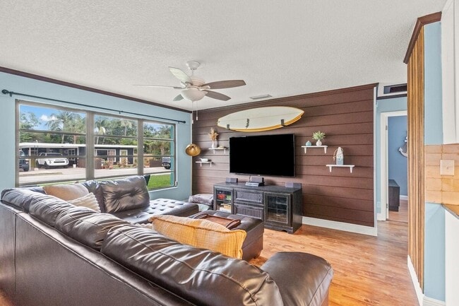 Building Photo - 1880 Kathy Ln