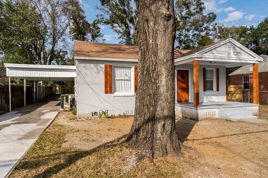 Primary Photo - 830 W Jordan St