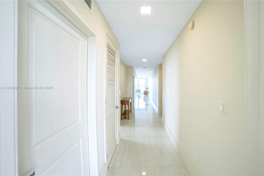 Building Photo - 400 Sunny Isles Blvd