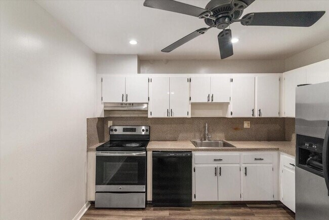 Building Photo - 5100 SW 41st St