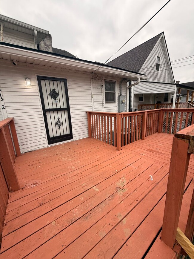 Building Photo - 1813 W Gaulbert Ave