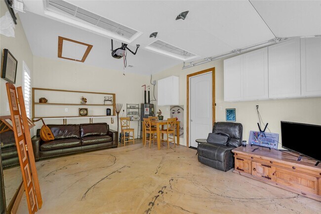 Building Photo - 25737 Glen Loch Dr