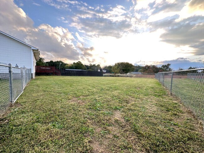 Building Photo - Single-Family in Oak Grove, KY--Deck and L...