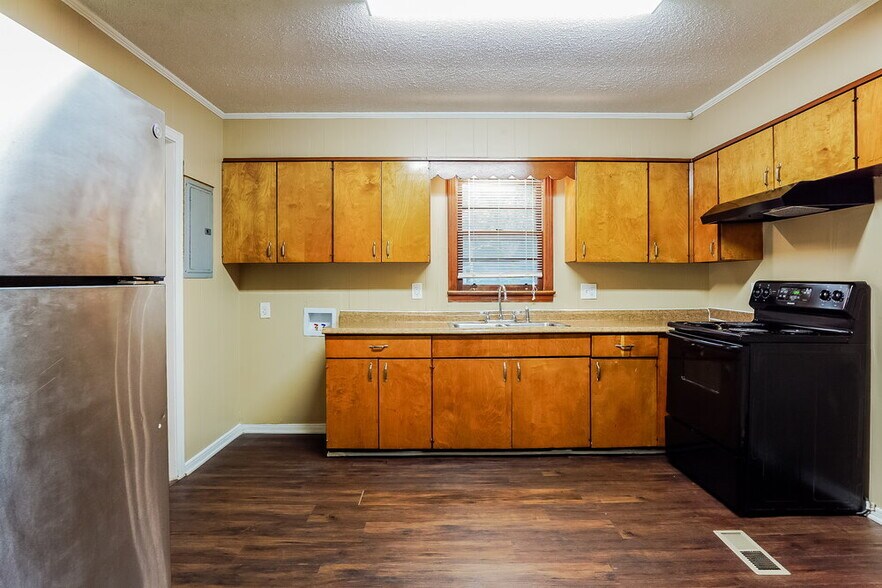 Building Photo - 1221 27th Ave N