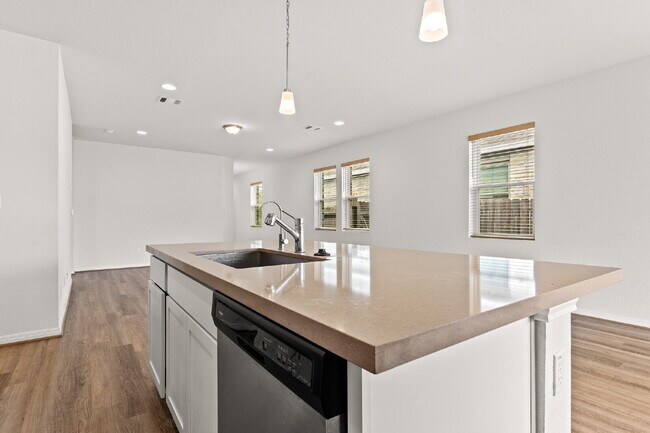 Building Photo - "Charming 3-Bedroom Home with 2 Baths in San Marcos – 1821 Sq Ft of Comfort!"