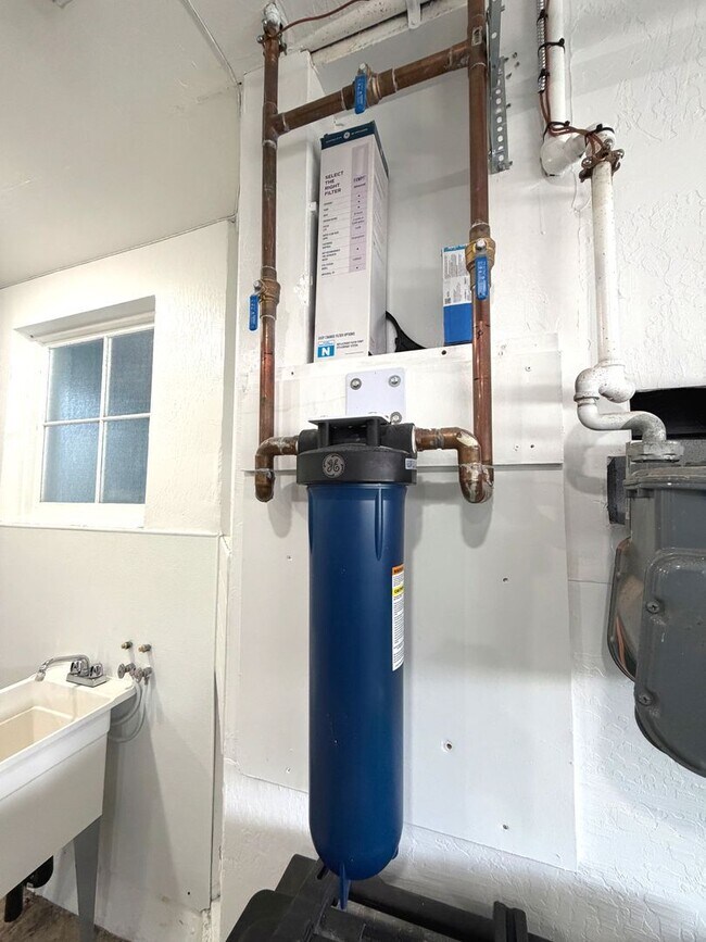 Building Photo - TOTAL REMODEL LARGE BRIGHT 1800sf 3BR/2BA/2GR Cayuga Terrace Home  AVAILABLE NOW