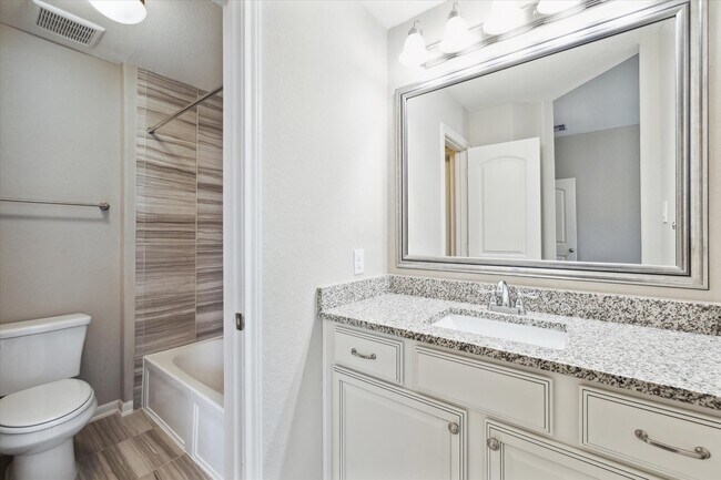 Building Photo - 1535 Giles Dr