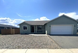 Building Photo - 3 Bed 2 Bath Home for Rent!