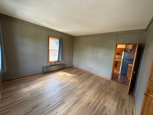 Building Photo - 18 Burton St