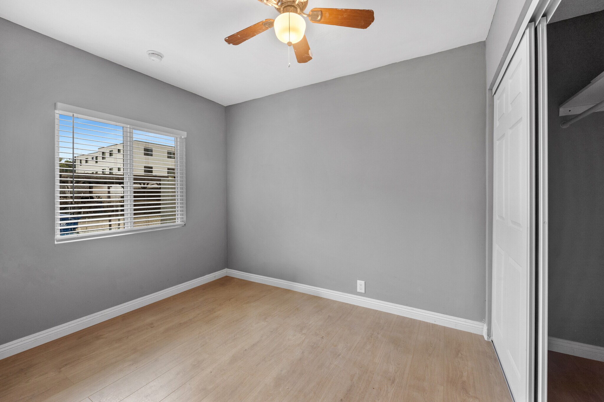 Building Photo - 1633 W 37th St