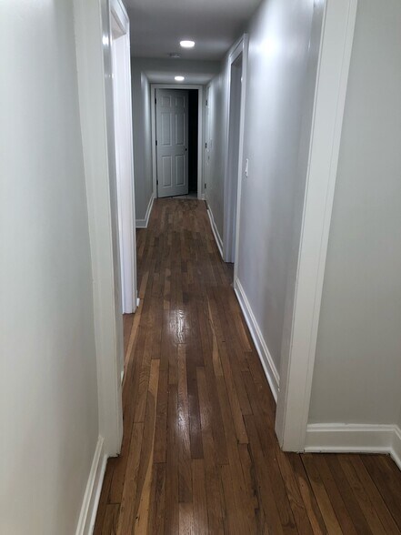 Building Photo - 301 W 51st St