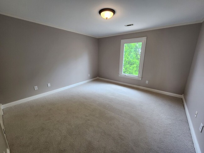 Building Photo - Gorgeous 4/3.5 with amazing back patio!