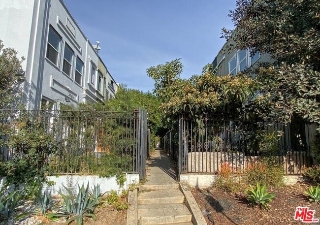 Building Photo - 246 Columbia Pl