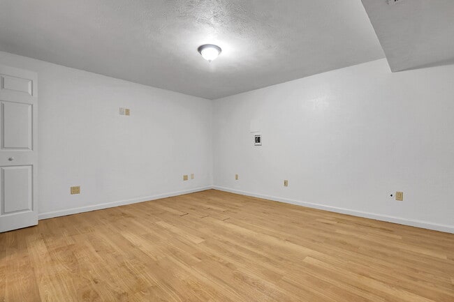 Building Photo - $2,695 - 5 Bed, 4 Bath Townhome in Aurora ...