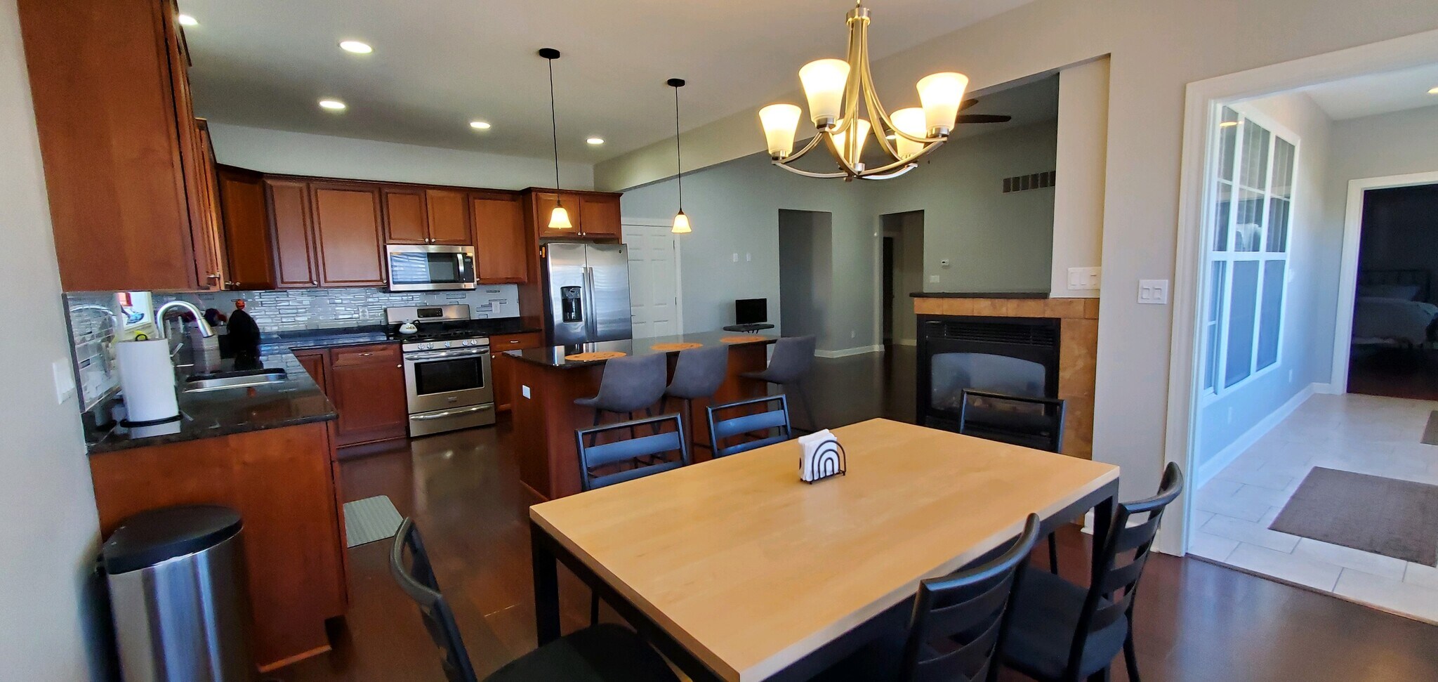 Kitchen - 895 Huey Dr
