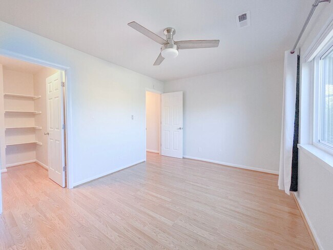 Building Photo - 326 Harvest Dr