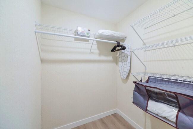 Building Photo - 700 SW 11th Ave