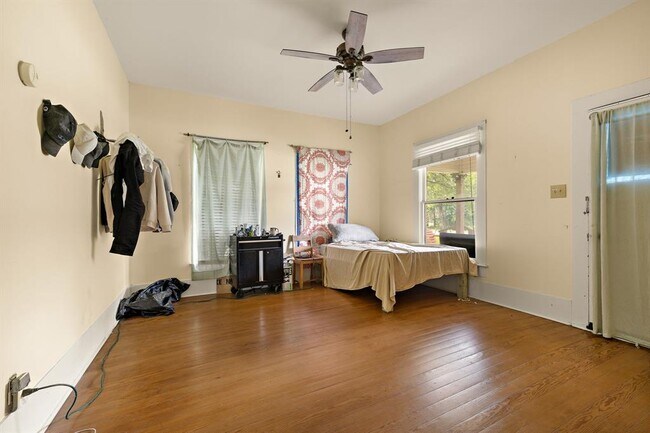 Building Photo - 103 E Willis St