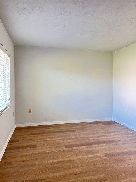 Building Photo - 1004 New Bedford Dr