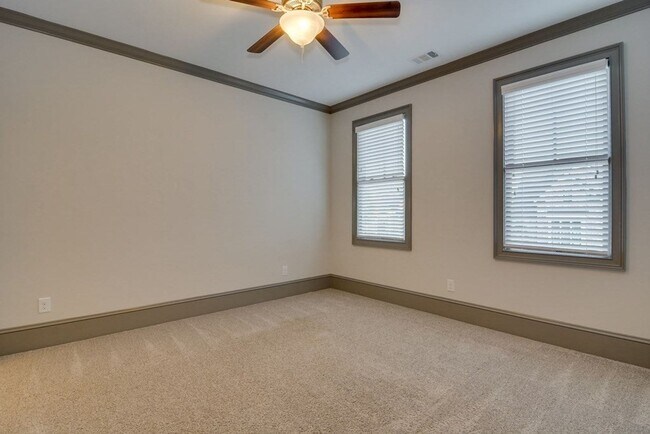 Building Photo - 3057 Leaning Oak Way