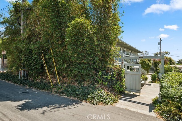 Building Photo - 525 Catalina St
