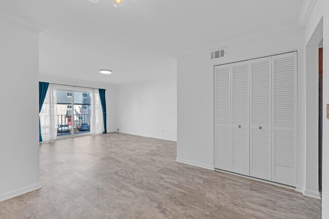 Building Photo - 900 S Plum Grove Rd