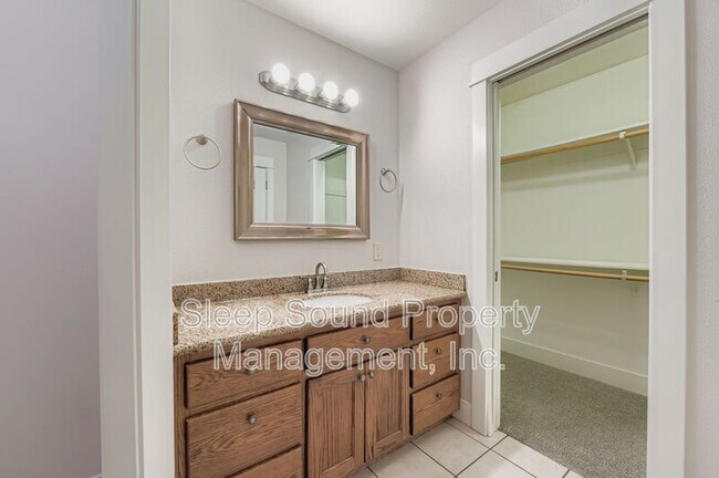 Building Photo - 4817 NE Holman St