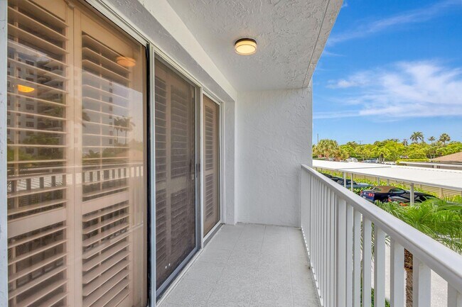 Building Photo - 3901 S Flagler Dr