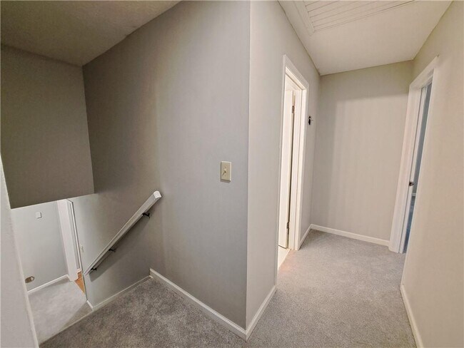 Building Photo - 844 Chandler Dr SW