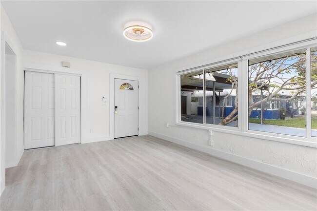 Building Photo - 14060 Miramar Ave