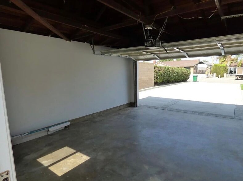 Building Photo - 12804 Concord Ave