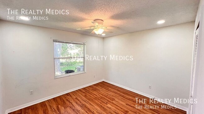 Building Photo - 23 Winding Woods Trail