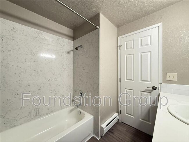 Building Photo - 938 N 100th St