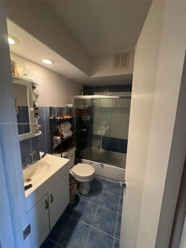 Building Photo - 270 Layne Blvd