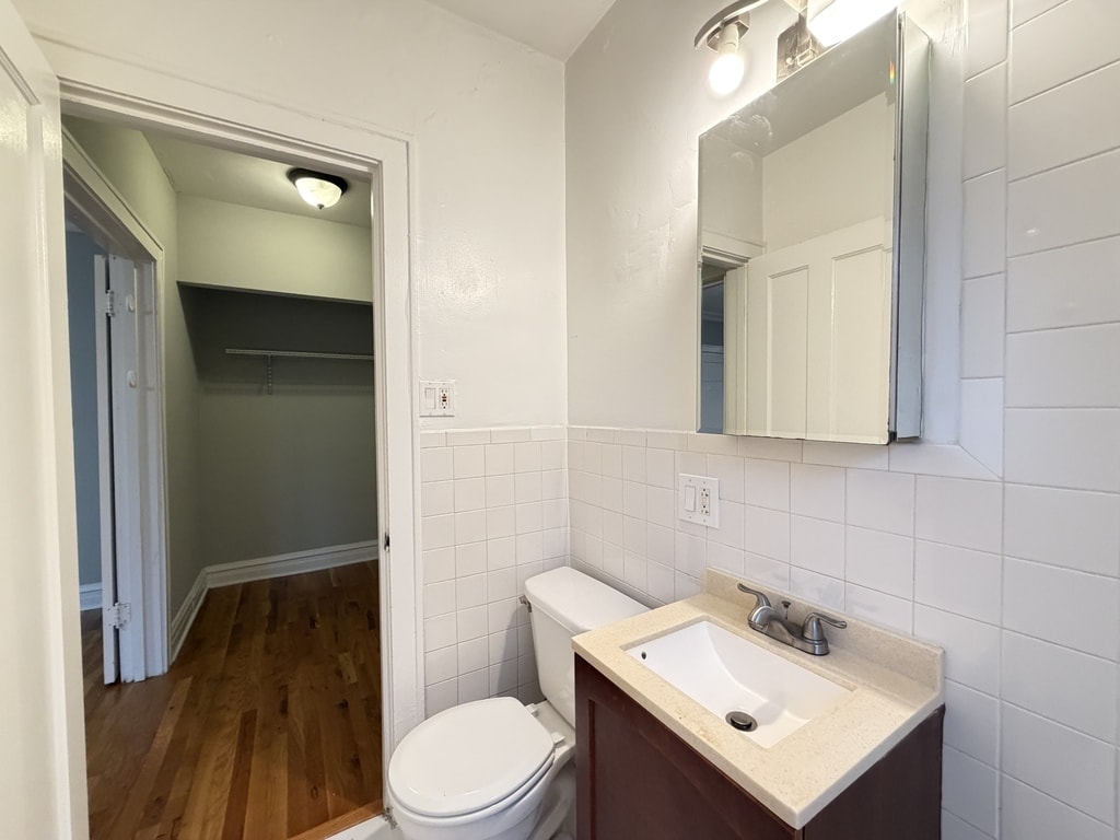 Building Photo - 4707 N Hermitage Ave