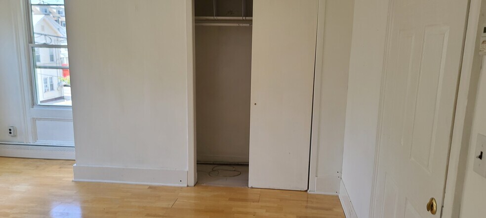 Building Photo - 43 Division St