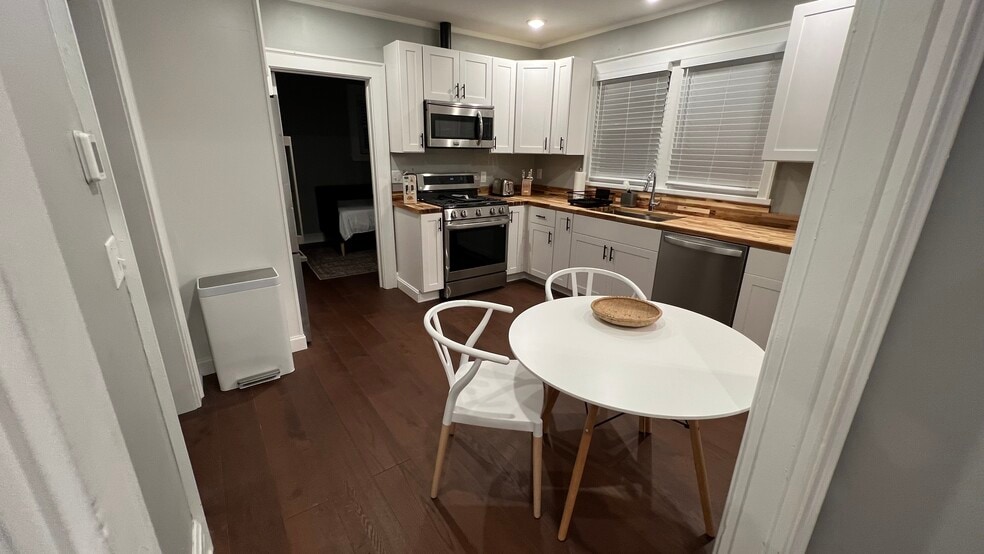 Kitchen - 3044 Minot Ave
