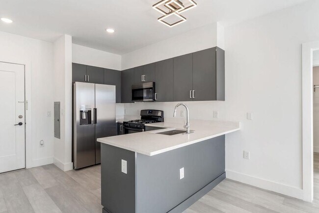 Building Photo - 43-45-45 W 32nd St