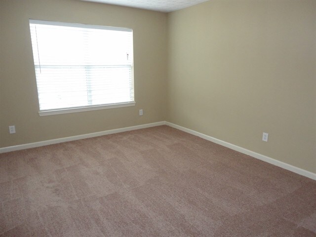 Building Photo - 2207 Lazy Days Rd