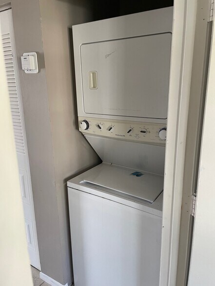 Building Photo - 131 SW 3rd St