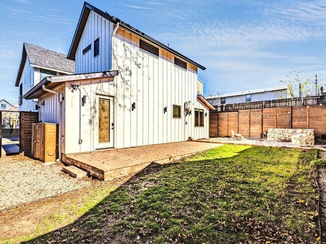 Building Photo - Stylish 2-Bedroom Home with Modern Bathrooms & Private Yard