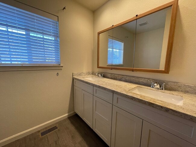 Building Photo - 1343 Wilson Cir